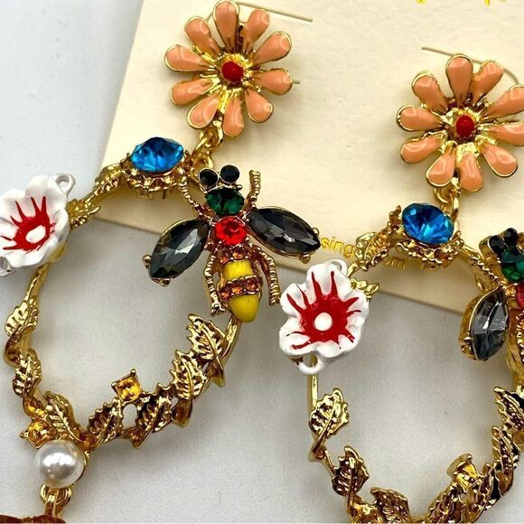 Amrita Singh Meadow Hoop Bee Floral Statement Earrings - Picture 4 of 6